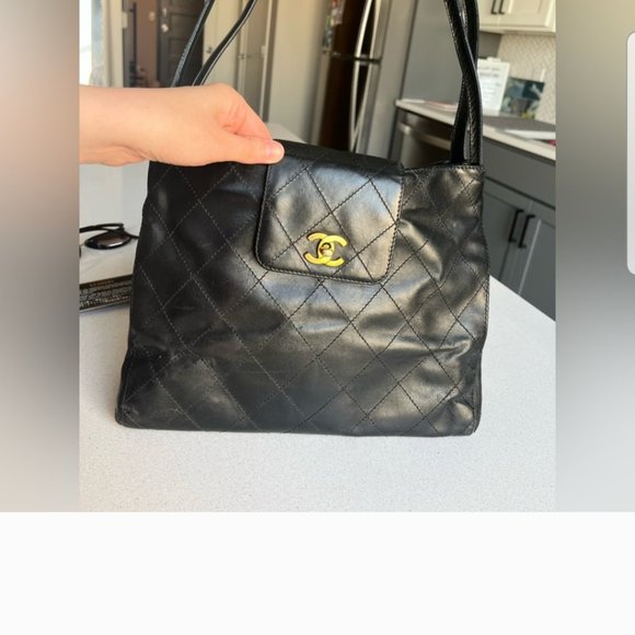 1997-1999 Chanel Shoulder Quilted Black Lambskin Medium Bag - Picture 5 of 15